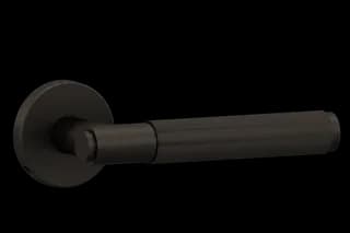 Black knurled handle